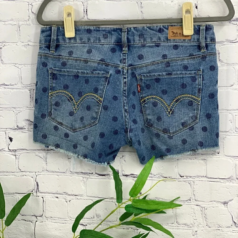 🎉Levi's Light Wash Denim Polkadot Shorty Shorts - Picture 2 of 6